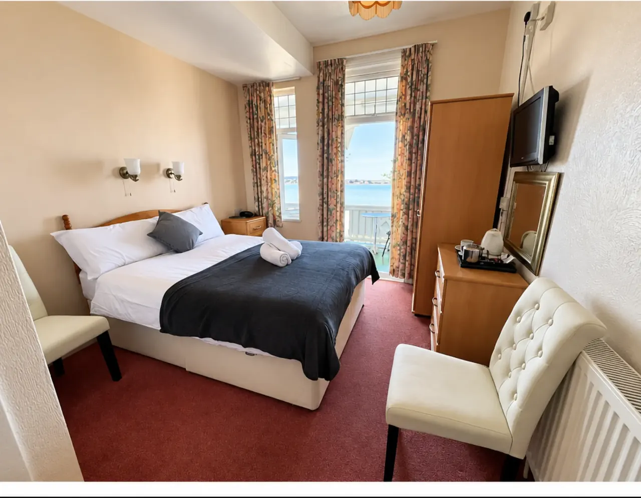 Sea-view guest room